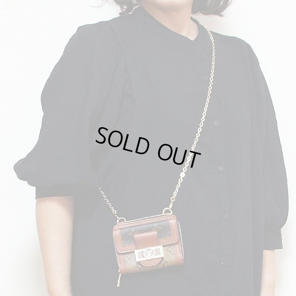 ルイ・ヴィトン　ミニ・ポルトフォイユ・コンパクトドーフィーヌ M80724　掛けたイメージ