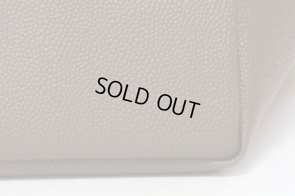 エルベシャプリエ リュクス舟型トートM 707GP トープ/ネイビー  底拡大