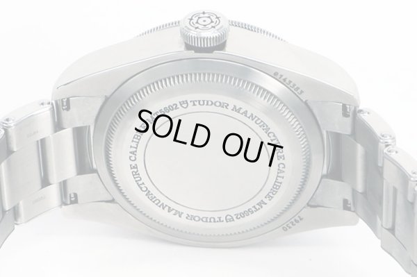 チューダー　７９２３０Ｂ　Ｑ１４３３８３　黒文字盤　紺ベゼル　裏面拡大