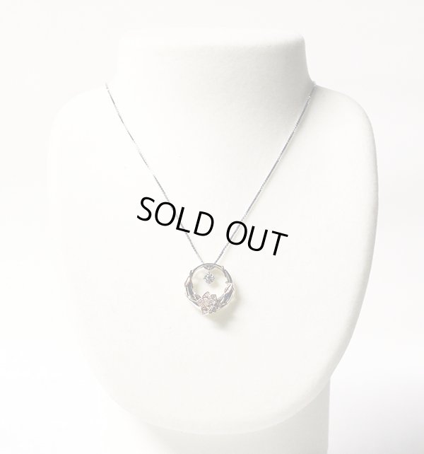 大地真央プロデュース　PT950/K18　ダイアイリペンダントネックレス　0.307ct 0.20ct 13.20g　装着イメージ