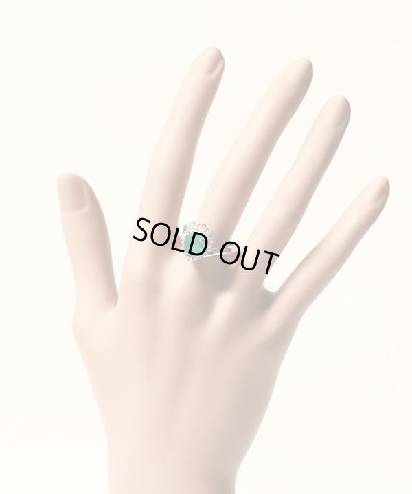 PT900　エメラルドダイアイリリング　1.37ct 0.65ct 10.40g　装着イメージ