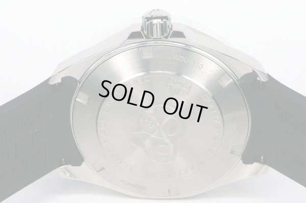 タグホイヤー　アクアレーサー　ＷＢＤ１１１０　黒文字盤　裏面拡大