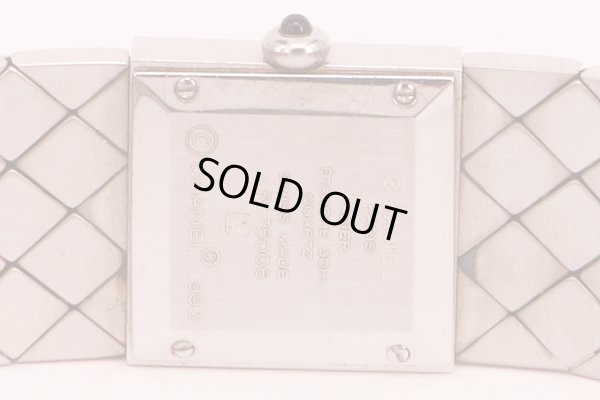 シャネル　マトラッセ　黒文字盤　裏面拡大