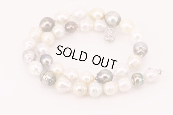 SV 変形マルチカラーパールネックレス 9.1-12.6mm　丸めたイメージ