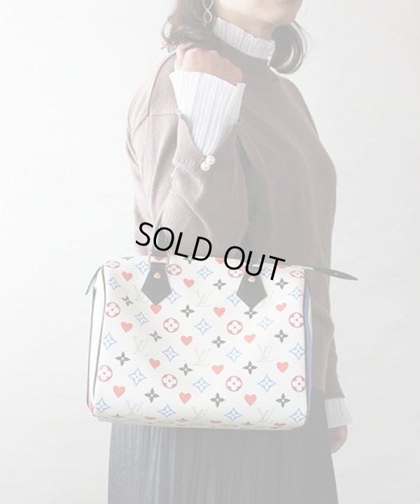 ルイ・ヴィトン　スピーディ・バンドリエール25 M57466　ブロン　持ったイメージ