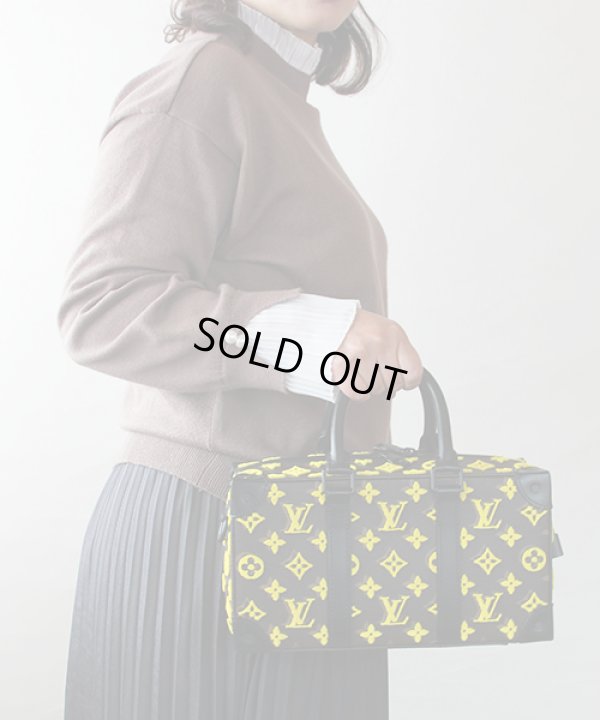 ルイ・ヴィトン スピーディ・ソフトトランク M45025 持ったイメージ