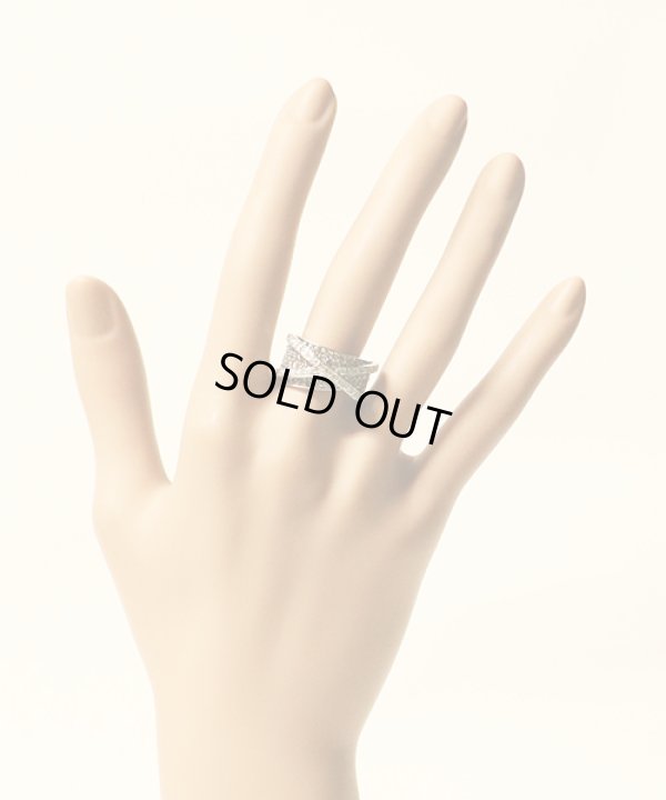 K18WG ダイアイリリング 1.43ct 0.60ct 11.20g　装着イメージ