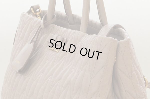 ミュウミュウ 2WAYハンドバック RN1096 CIPRIA ピンクベージュ サイド上部拡大