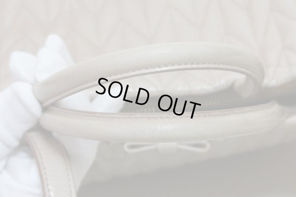 ミュウミュウ 2WAYハンドバック RN1096 CIPRIA ピンクベージュ 持ち手状態