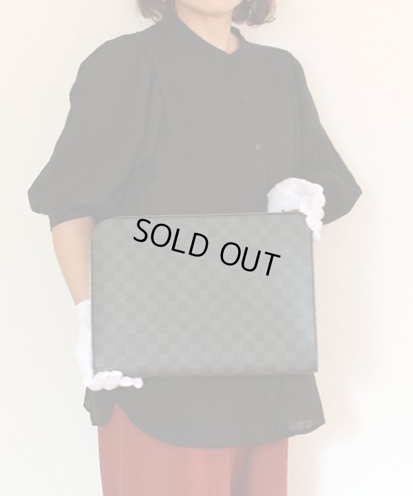 ルイ・ヴィトン ポシェット・ジュール GM NM N64437 持ったイメージ