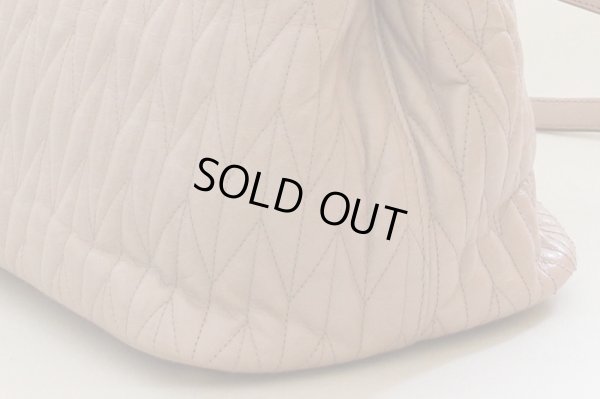 ミュウミュウ 2WAYハンドバック RN1096 CIPRIA ピンクベージュ サイド下部拡大