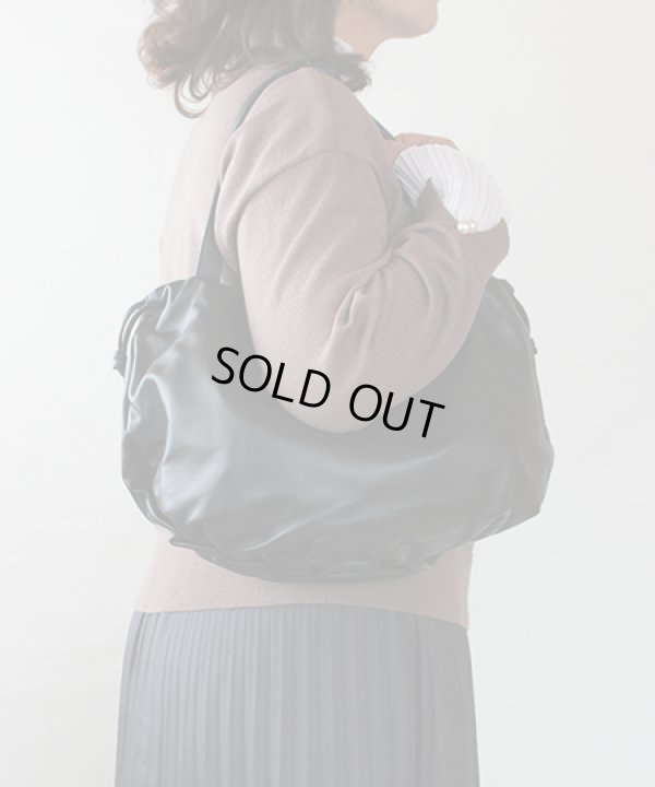 ボッテガヴェネタ ミディアム・ザ・バルブ 651812VCP408425 ブラック　掛けたイメージ