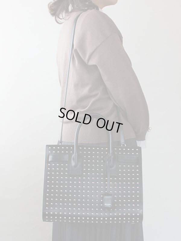 サンローラン サックドジュール スパイクスタッズ 355154BOW52-1000 ブラック 掛けたイメージ