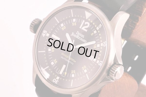 ダニエル・ジャン・リシャール　ダイバースコープ　２４０２０　黒文字盤　サイド拡大