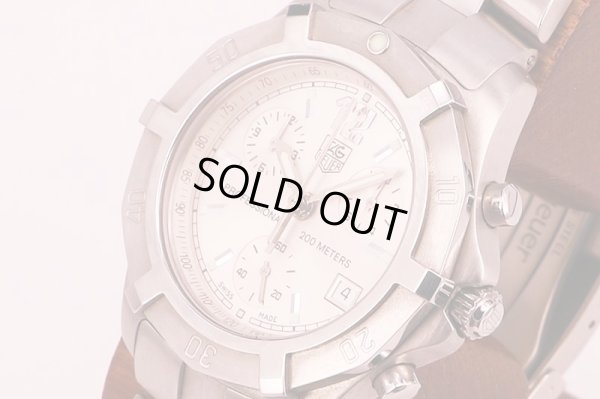 タグホイヤー　２０００エクスクルーシブ　クロノグラフ　ＣＮ１１１１　銀文字盤　サイド拡大