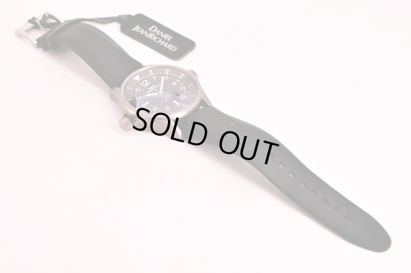 ダニエル・ジャン・リシャール　ダイバースコープ　２４０２０　黒文字盤　ラバーベルト状態　表面