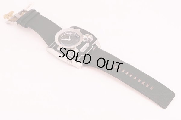 ディーゼル　ＤＺ―１２４３　３タイムレーダー　黒文字盤　革ベルト状態　表面