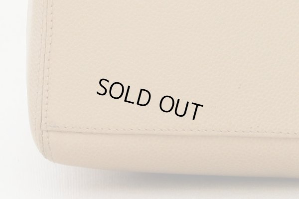 シャネル　ショルダートートバック ベージュ　底拡大