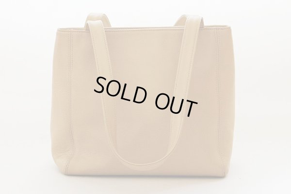 シャネル　ショルダートートバック ベージュ　裏面