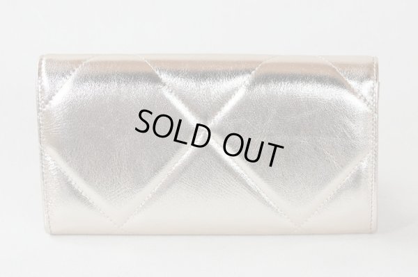 シャネル　19 ロングフラップウォレット AP0955 ゴールド　裏面