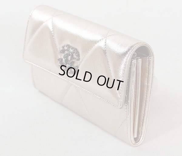 シャネル　19 ロングフラップウォレット AP0955 ゴールド　サイド