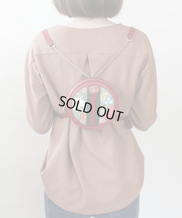 グッチ　フローラ ミニバックパック 598661 854046 レッド　背負ったイメージ
