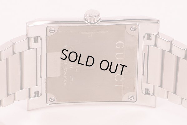 グッチ　ＹＡ１１１Ｊ　グッチオ　銀文字盤　裏面拡大