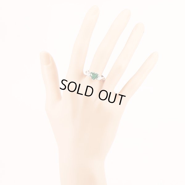 PT900 エメラルドダイアイリリング 1.79ct 0.531ct 0.524ct 6.80g　装着イメージ