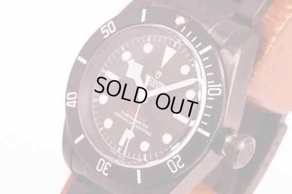 チューダー　ヘリテージ　ブラックベイダーク　７９２３０ＤＫ　黒文字盤　黒ブレス　サイド拡大