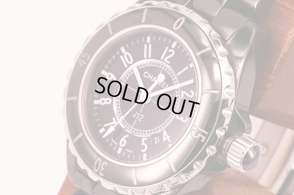 シャネル　Ｊ１２　Ｈ０６８２　黒文字盤　サイド拡大