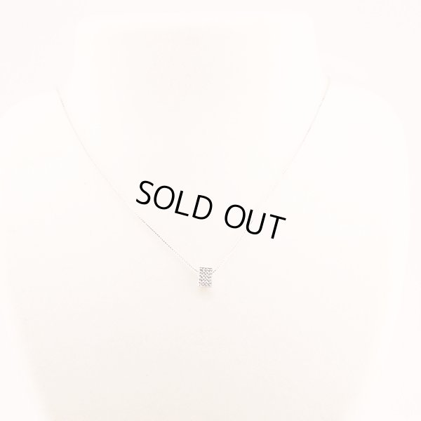 ヴァンドーム　K18WG ダイアイリペンダントネックレス 2.70g　装着イメージ