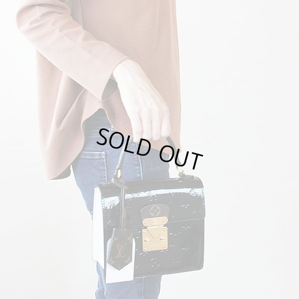 ルイ・ヴィトン　スプリング・ストリート PM M90375 ノワール　持ったイメージ