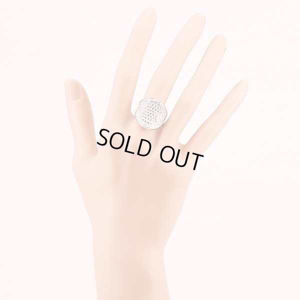 K18WG ダイアイリリング 2.10ct 9.10g　装着イメージ