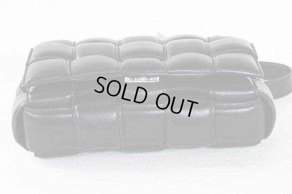 ボッテガヴェネタ パデッド カセット 591970VCQR18803 ブラック/SIV金具 底