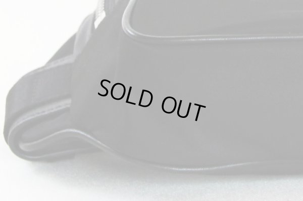 バーバリー　ボディバック 8021089 ブラック　底拡大