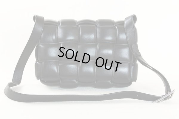 ボッテガヴェネタ パデッド カセット 591970VCQR18803 ブラック/SIV金具 裏面