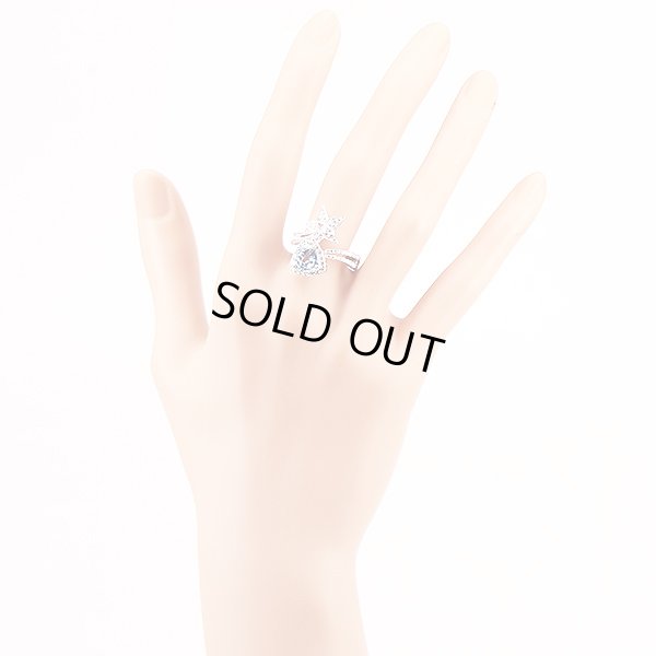 K18WG アクワマリンダイアイリリング 1.74ct 0.08ct 0.61ct 7.30g　装着イメージ