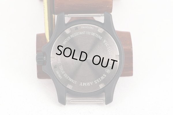 ヴィクトリノックス　ミリタリー　２４１５９３　黒文字盤　裏面拡大