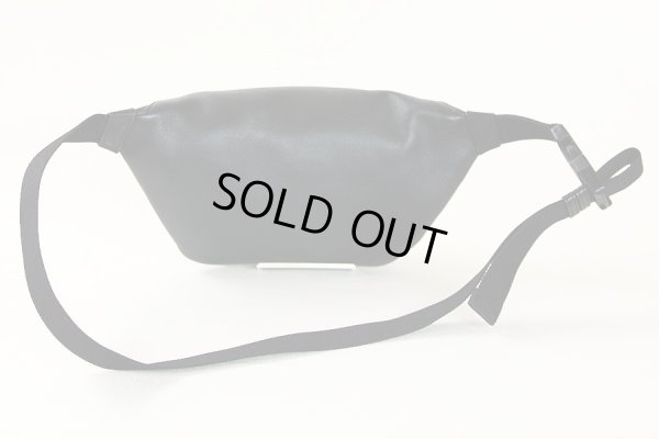 バレンシアガ　ベルトバック 579617 DLQQN 1000 ブラック　裏面