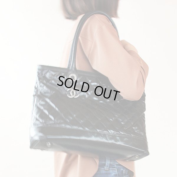 シャネル　トートバック ブラック　掛けたイメージ