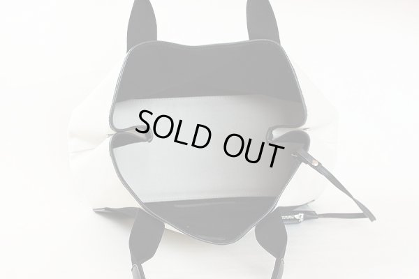 バレンシアガ　ネイビーカバス 581292 AQ38N 1081 ナチュラル／ブラック　中身