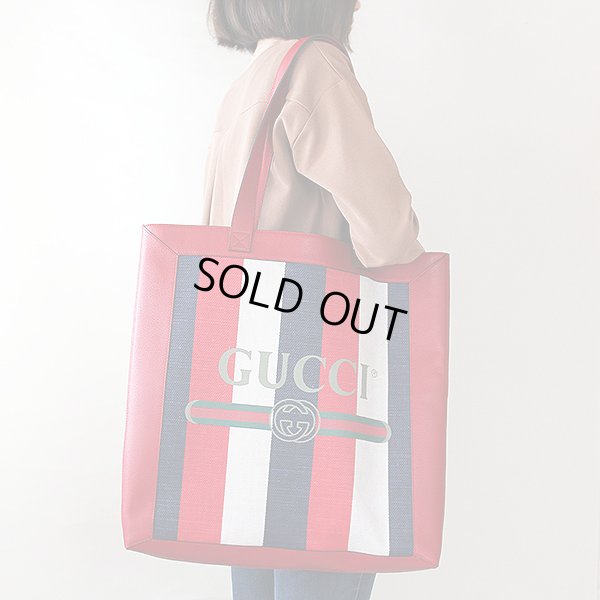 グッチ　トートバック 523781 493075 トリコロール　掛けたイメージ