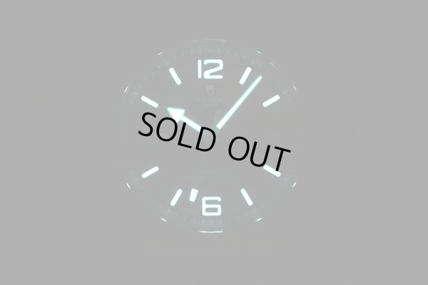 チューダー　ノースフラッグ　９１２１０Ｎ　黒文字盤　ライト暗闇