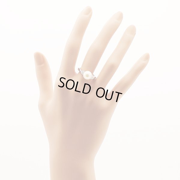 PT950 パールダイアイリリング 8.70mm 5.90g　装着イメージ