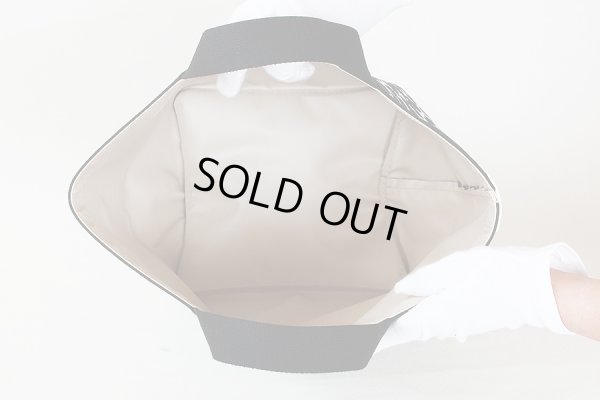 エルベシャプリエ　舟型トートM パンサー 707FB パンサーブラン／ノワール／ブランタグ　中身