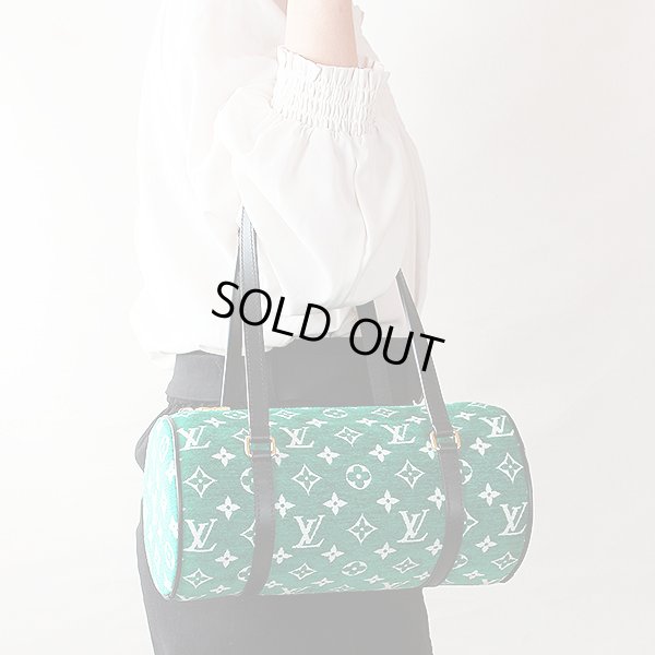 ルイ・ヴィトン パピヨン M46206 グリーン 持ったイメージ