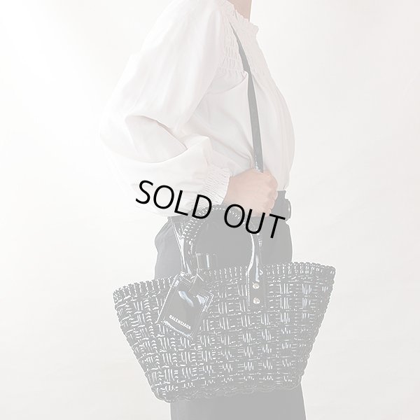 バレンシアガ ビストロバスケット XS 671342 2IE2Y ブラック 掛けたイメージ