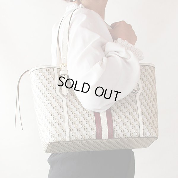 バリー　SUPRA スモール トートバック マルチカイユベージュ　掛けたイメージ