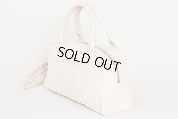 シャネル マトラッセ フリンジ ミニボストンバック ピンクベージュ サイド