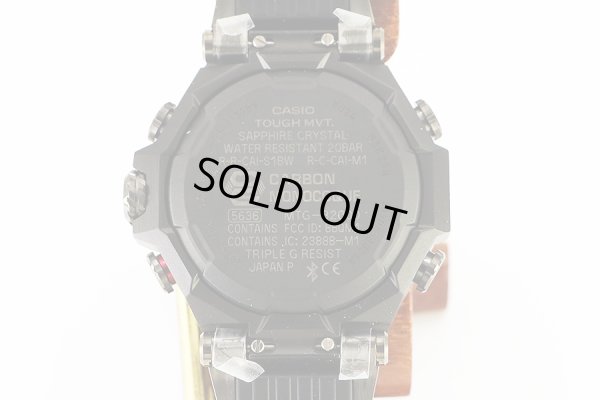 カシオ　Ｇショック　ＭＴＧ－Ｂ２０００ＢＤ　５６３６　黒文字盤　赤ベゼル　裏面拡大